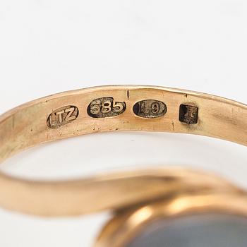 A 14K gold ring with an opal. Lagercrantz Jewellery, Tammisaari 2012.