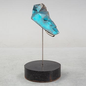 Caroline Mesquita, executed in 2017. Steel, stainless steel, resin, car paint.