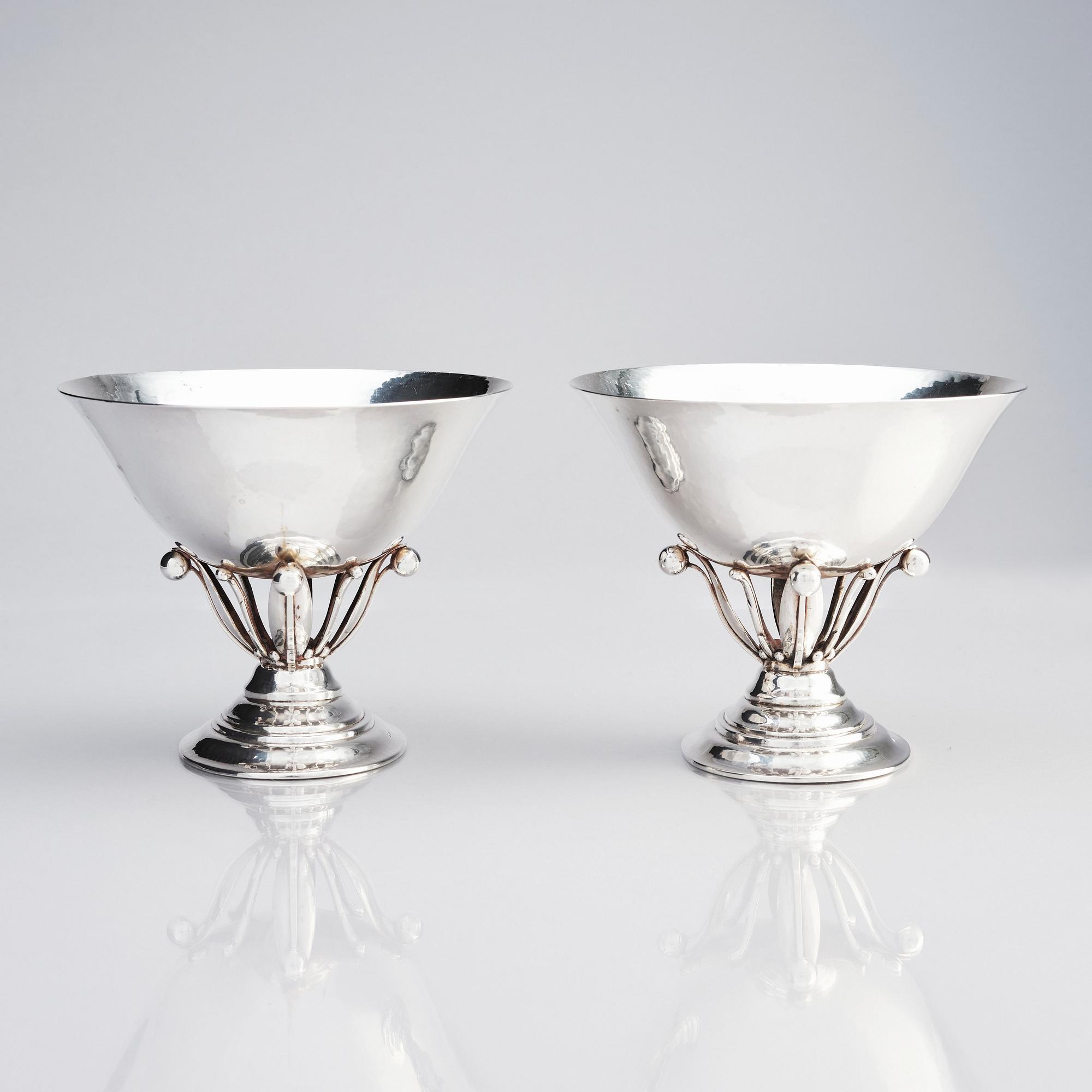 Georg Jensen, a pair of 830/1000 silver bowls, Copenhagen 1915-1919, 830/1000 silver, design nr 6 by Johan Rohde.