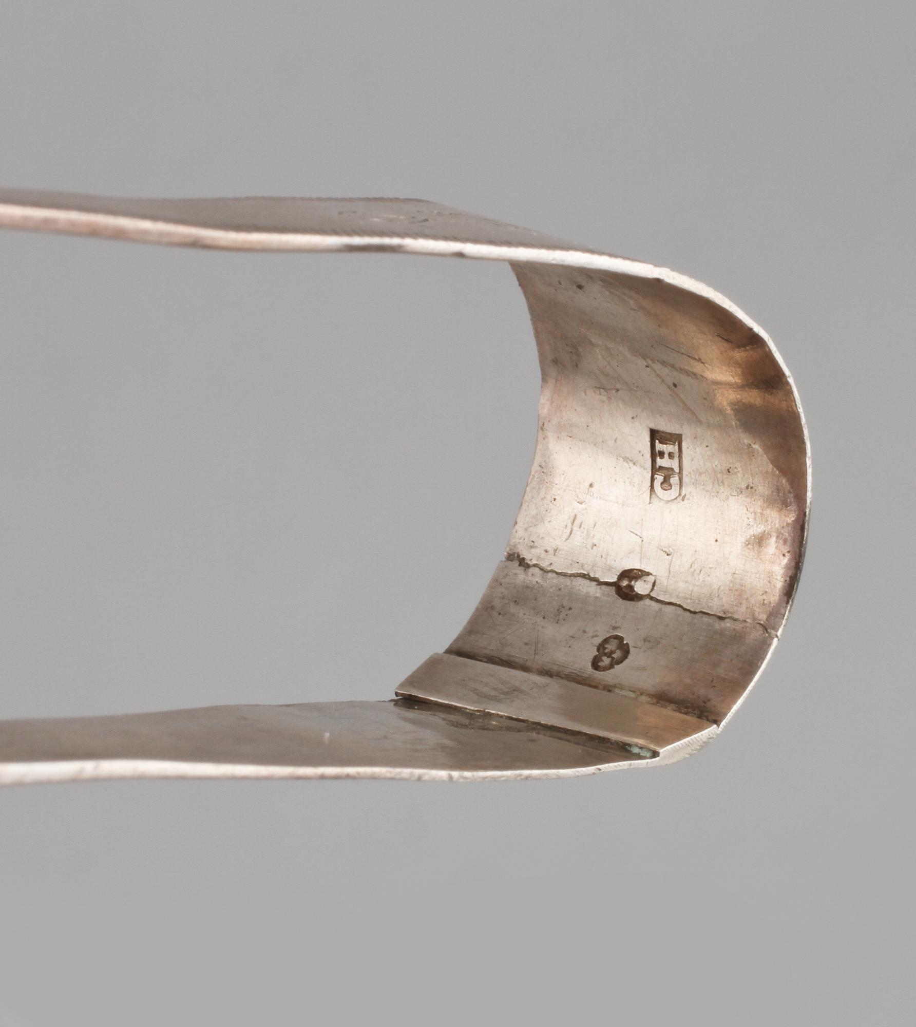 TÄNGER, 5 st, silver samt nysilver, 1800-tal respektive 1900-tal.