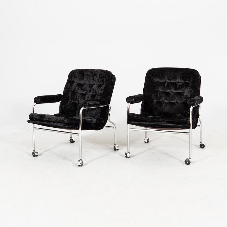 A pair of chrome and fabric 1970/80s armchairs.