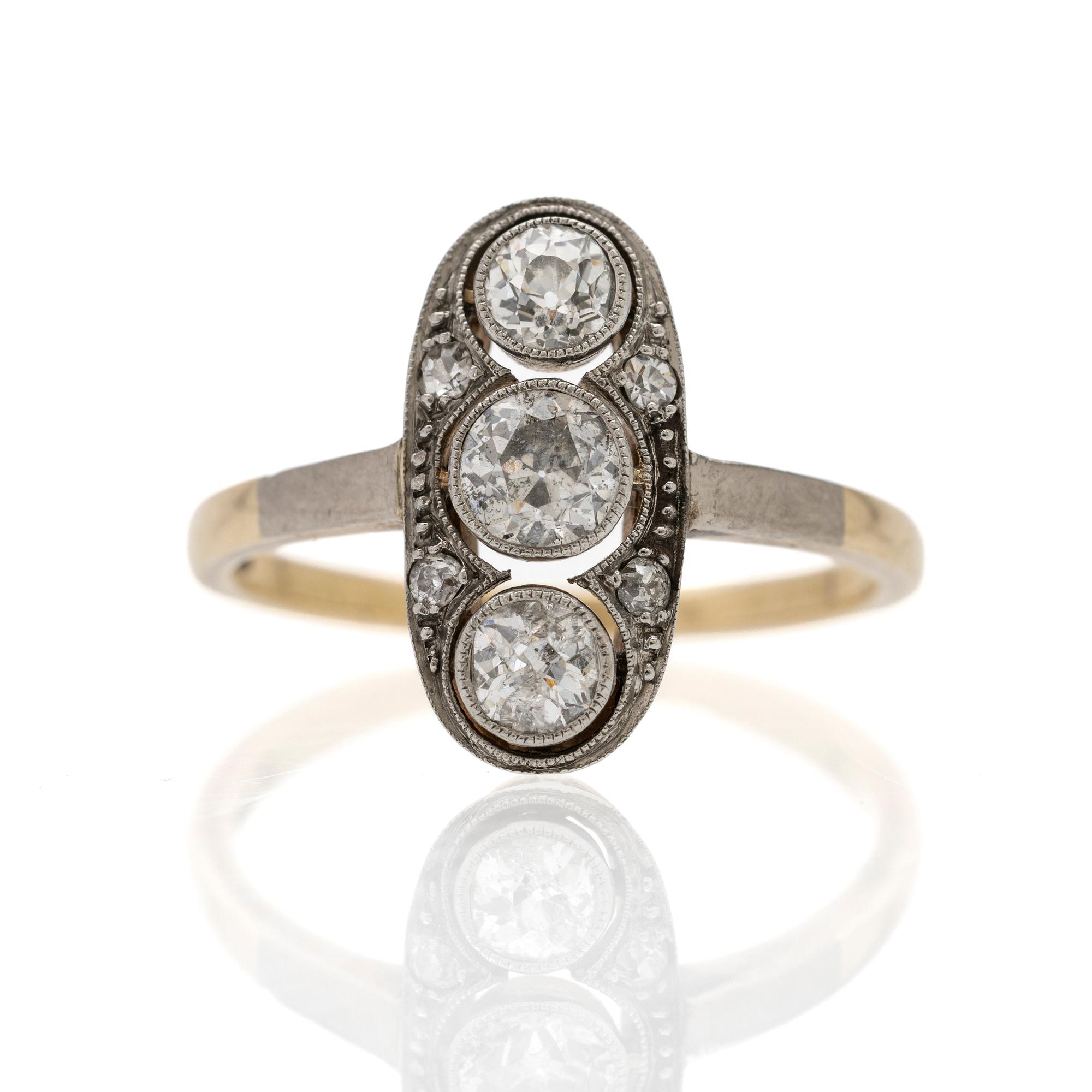 Ring Art Déco av 14K guld och platina med diamanter.