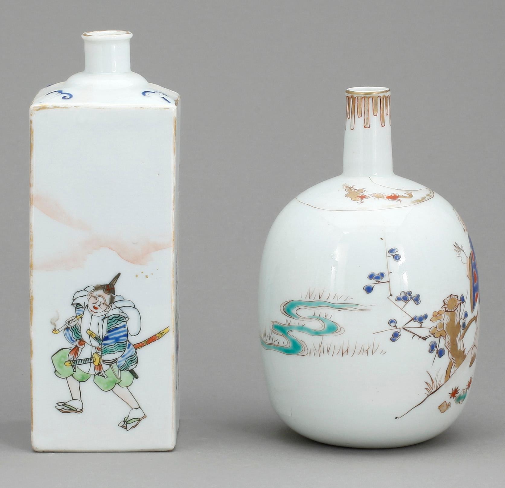 VASER, 2 st. Porslin, Japan. 1900-tal.