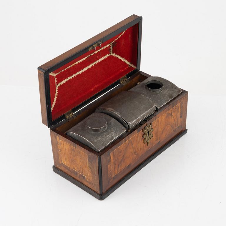 A tea caddy, 18th Century.