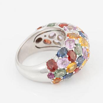 Ring, 18K white gold with multi-coloured sapphires and brilliant-cut diamonds.