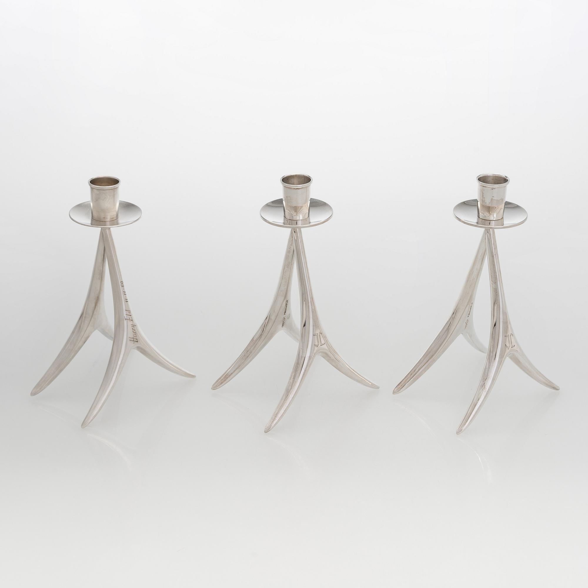 Anna-Greta Eker, Kynttilänjalkoja, 3 kpl, hopeaa, Auran Kultaseppä oy, Turku 1958 ja 1961.