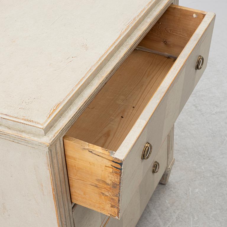 Chest of drawers, 20th century.