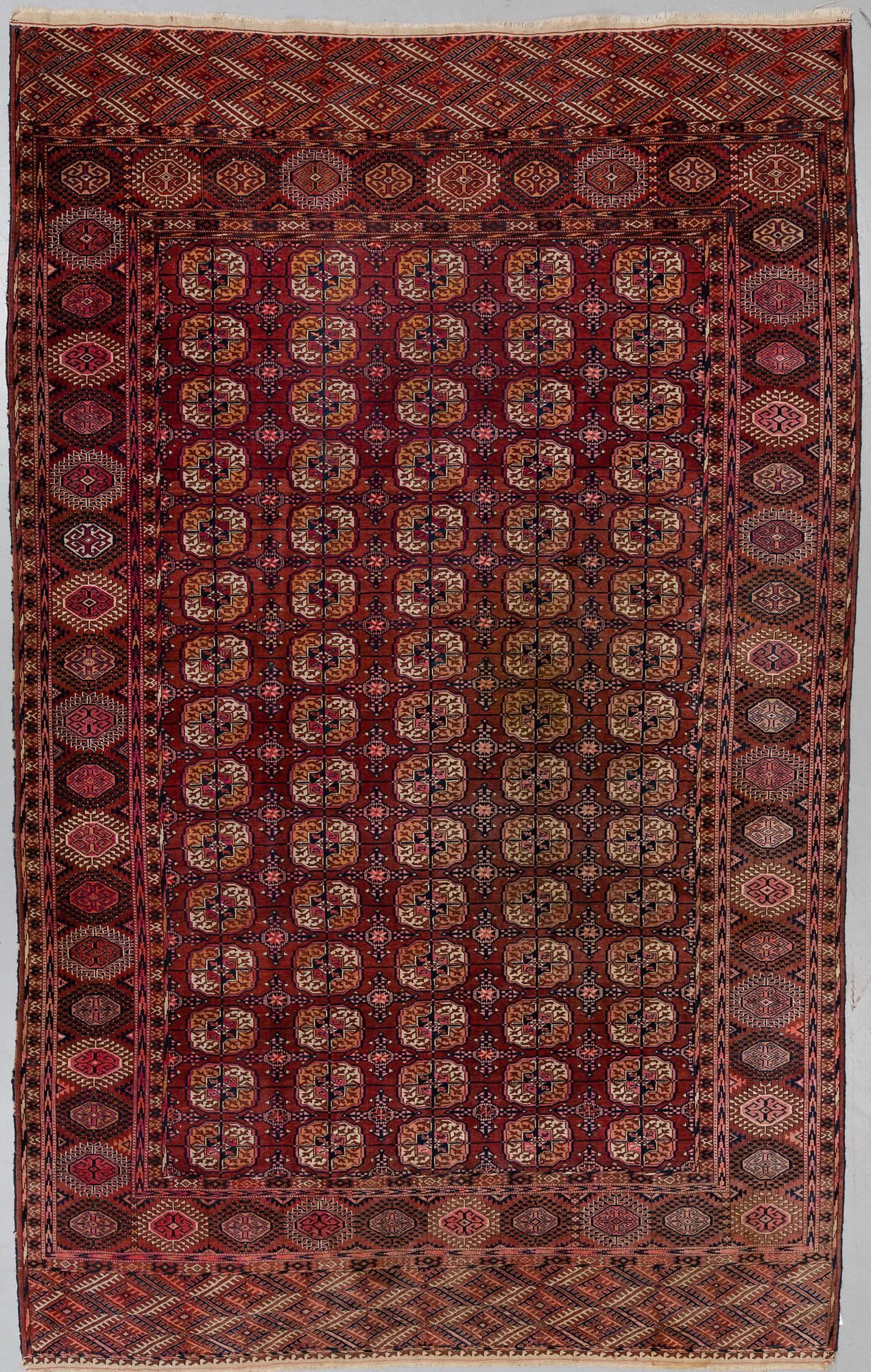 A CARPET, semi-antique Tekke Turkmen, ca 346 x 219 cm.
