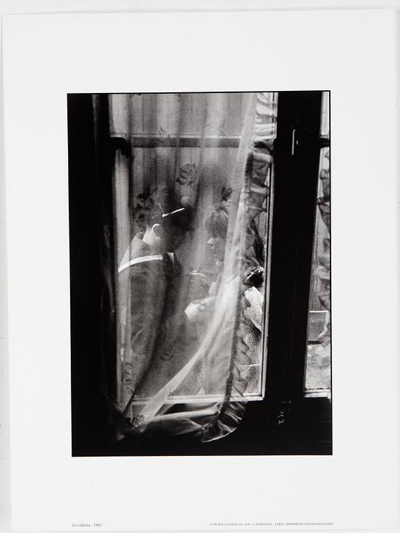 WILLY RONIS, Portfolio with 12 photographs reproduced in black and white on thick paper.  Published in 1986.