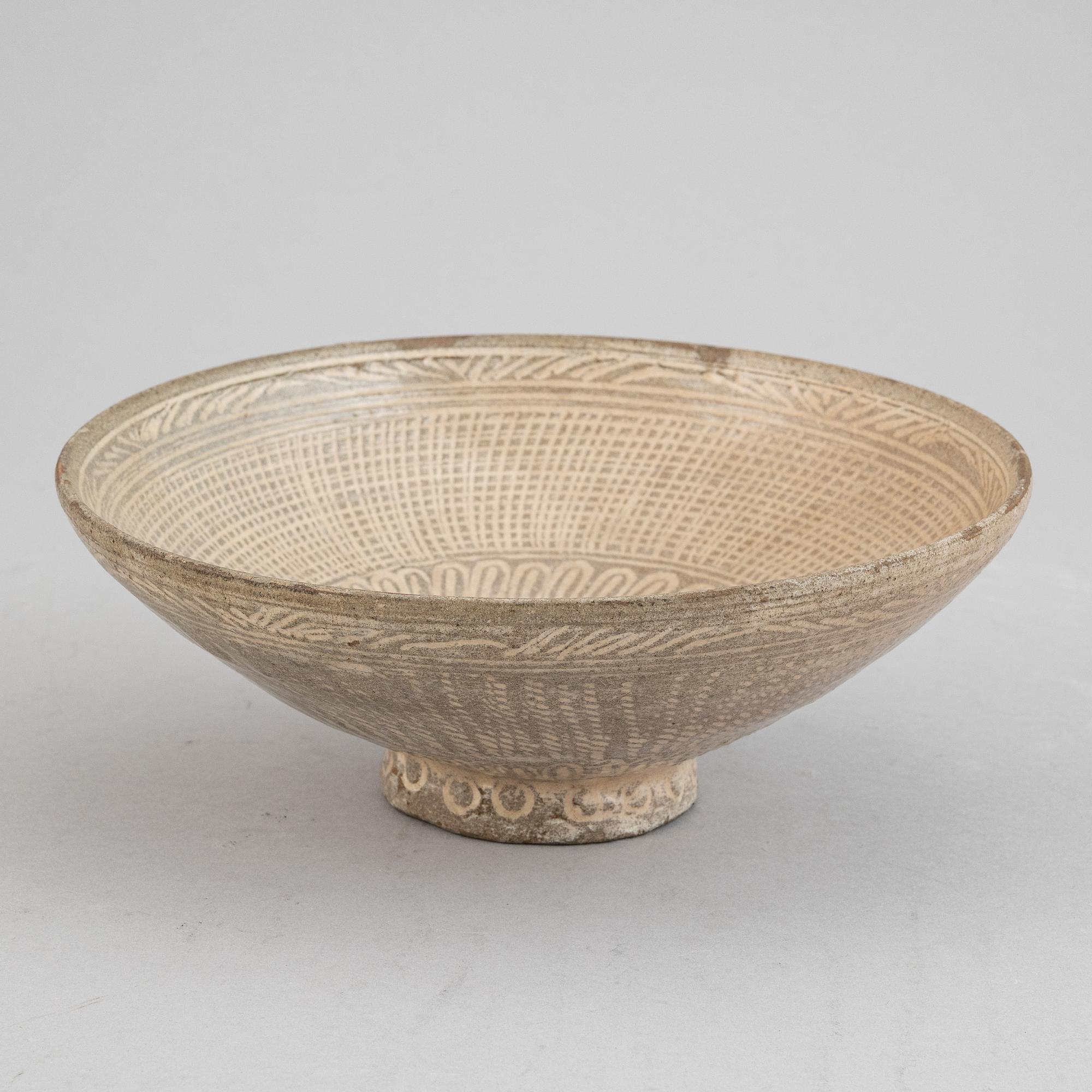 A Korean ceramic glazed bowl, Goryeo/Koryo (918-1392).