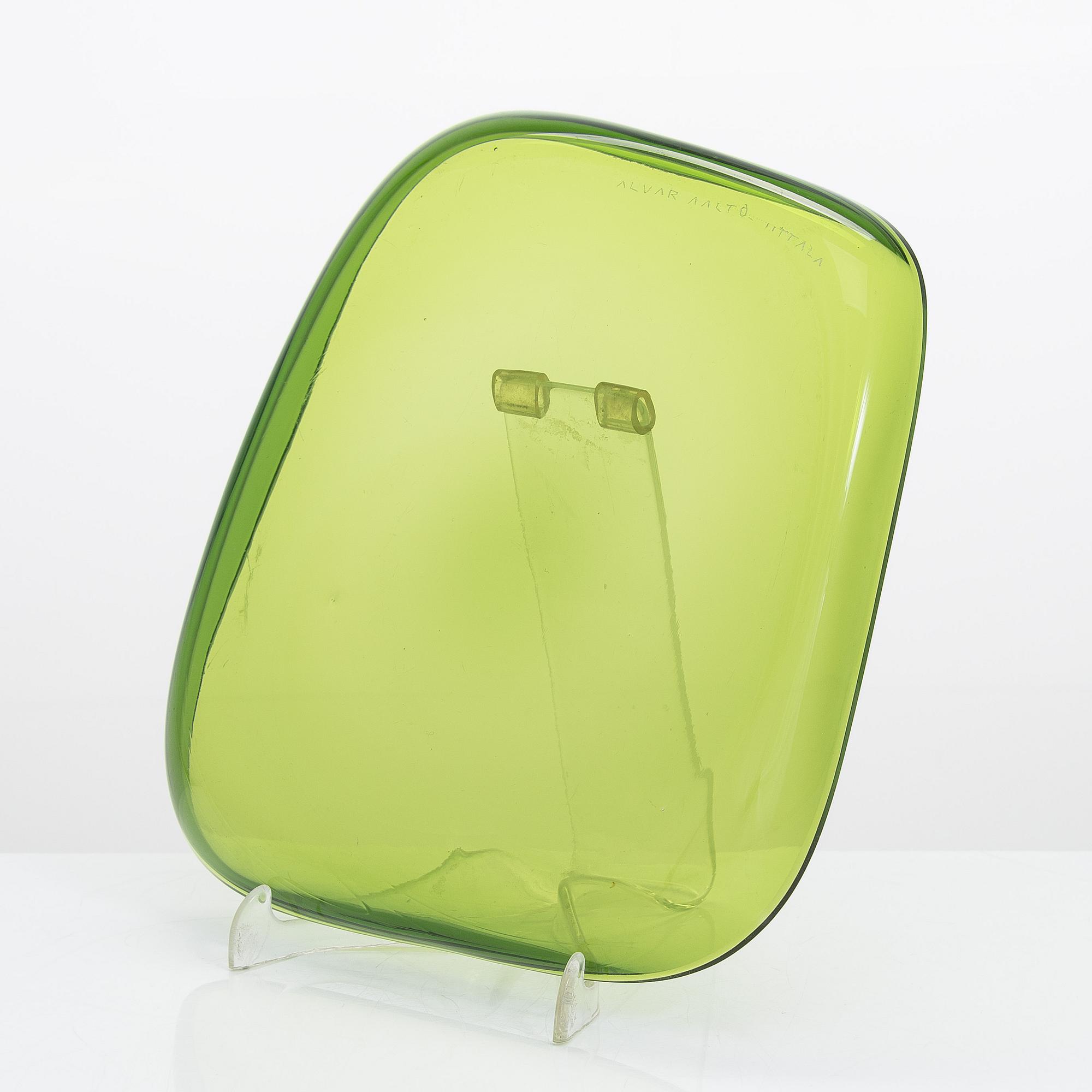 Alvar Aalto, lautanen, malli 3900-38, signeerattu Alvar Aalto Iittala. 1950-luku.