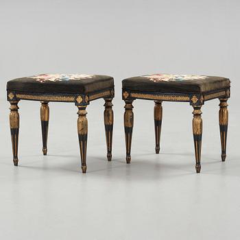 TABURETTER, ett par, Sengustavianska stockholmsarbeten, 1700-talets slut.