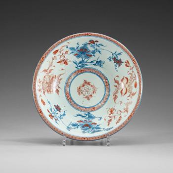 An Imari bowl, Qing dynasty, late Kangxi, early 18th century.