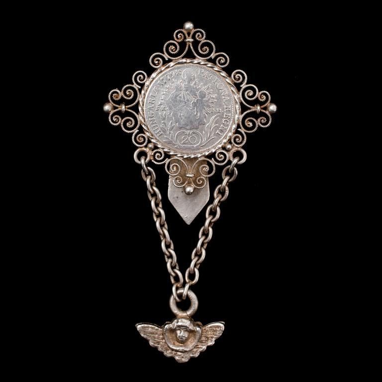 BROSCH, silver, med mynt Ungern 1779.