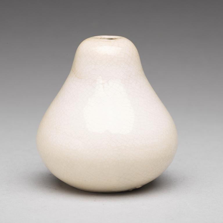 A small white ge glazed pear shaped vase/water pot, Qing dynasty, Kangxi (1662-1722).