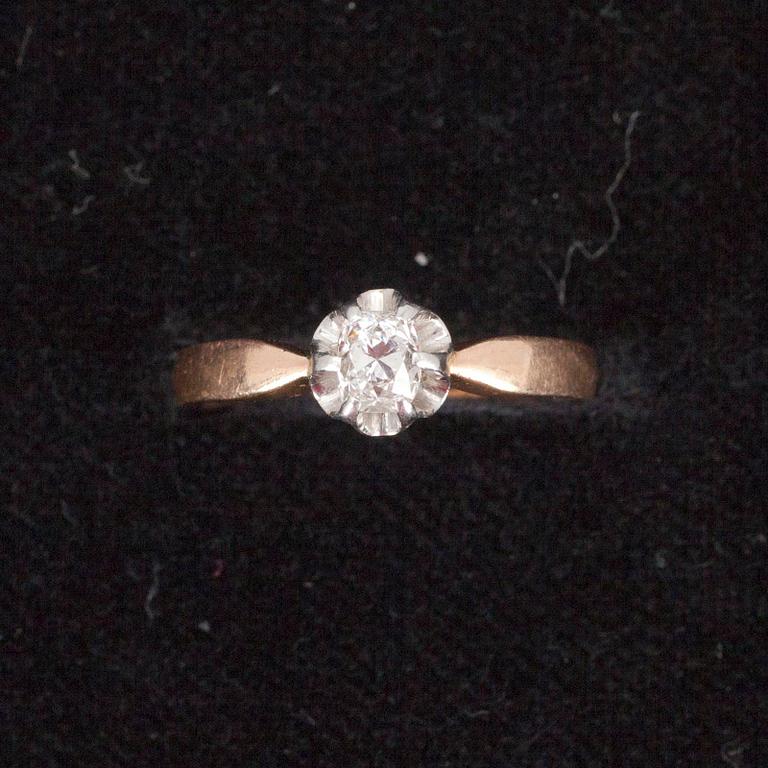 RING, guld 14K med diamant. Neuvostoliittolaiset leimat 1954-1958. Paino n. 2,6 g.