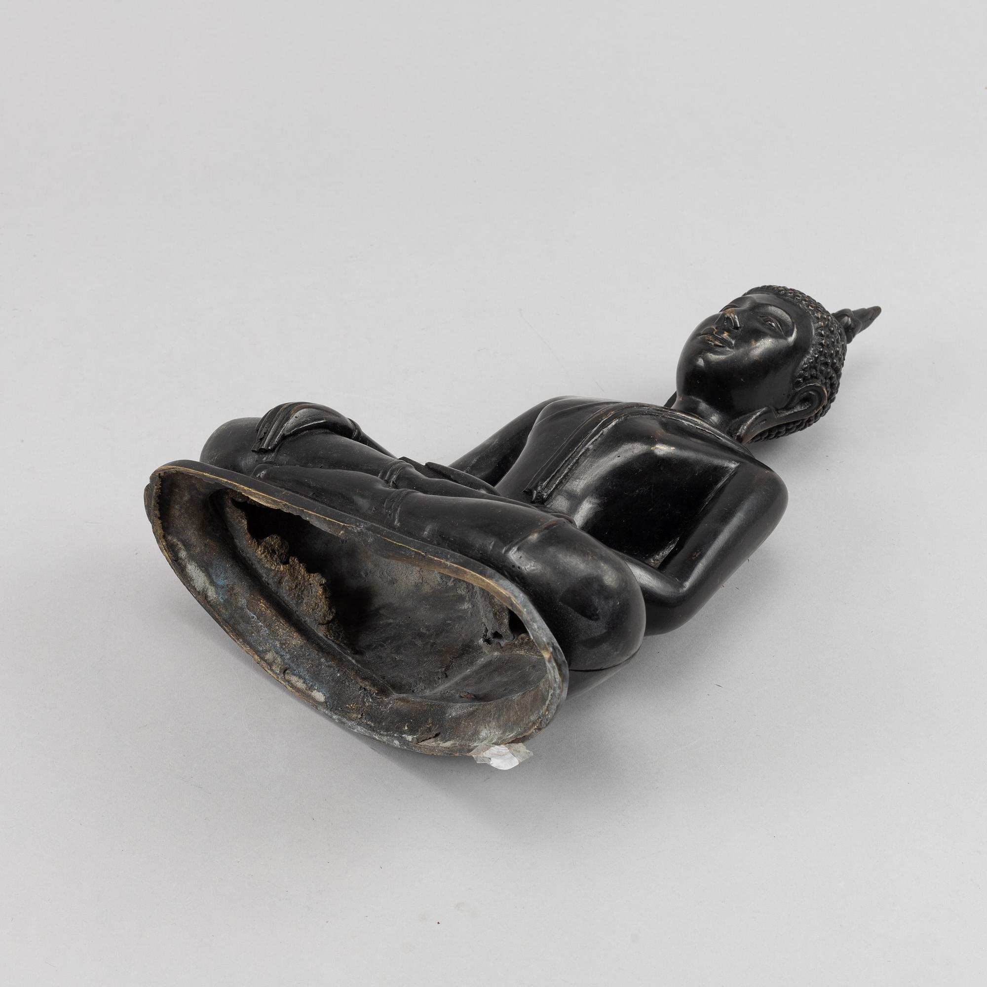 A Thai bronze buddha, 20th Century.