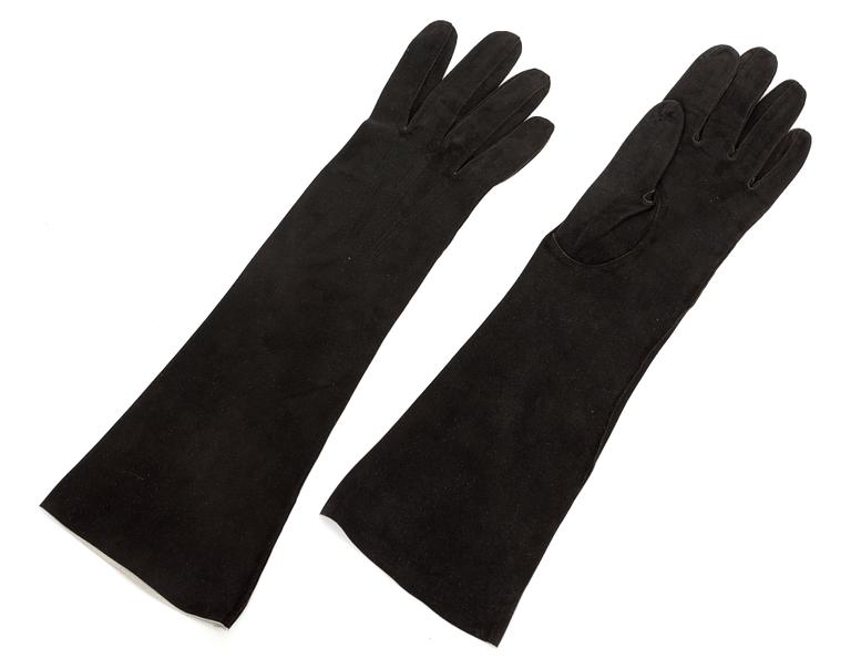 An early 1900s pair of gloves.