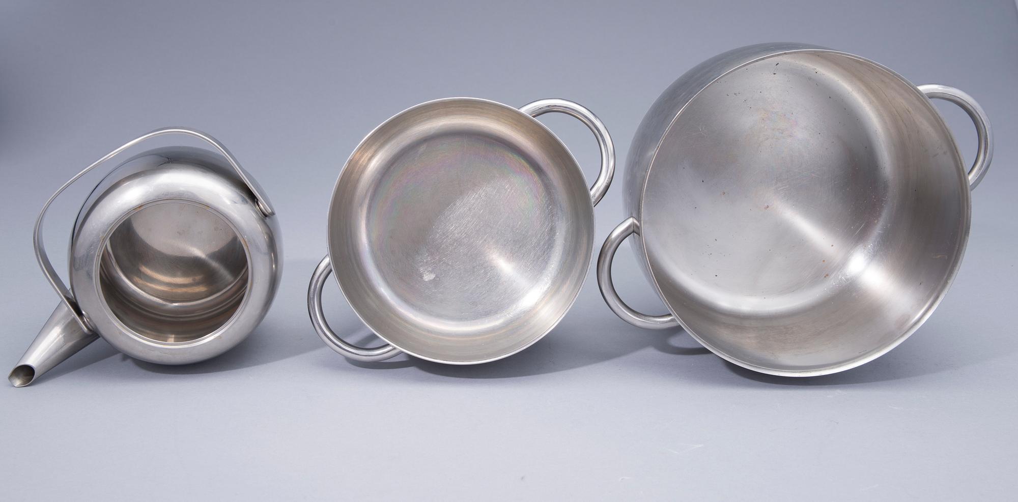 KATTILOITA, 2 kpl, ja KAHVIPANNU, ruostumatonta terästä, design Timo Sarpaneva, OPA, Suomi.