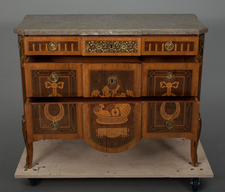 BYRÅ, gustaviansk stil, 1800-talets slut.
