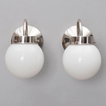 PAAVO TYNELL, VÄGGLAMPOR, ett par, modell 7204, Taito. 1930-talet.