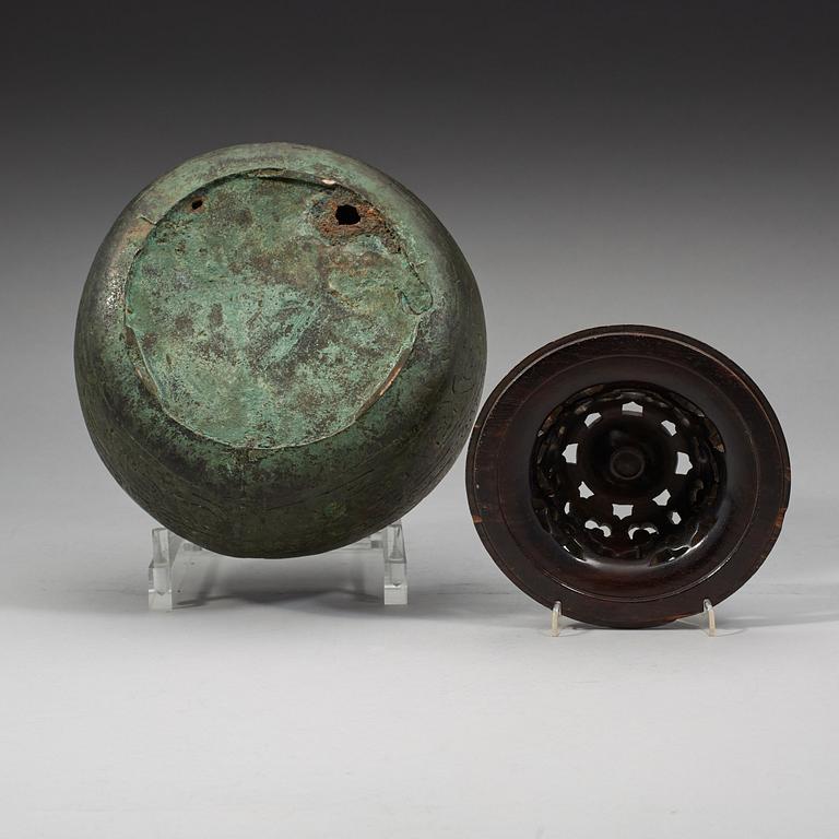 An archaistic bronze vessel, Ming dynasty or older.