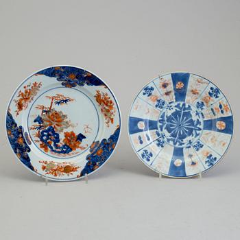 Four chinese porcelain dishes, Qing dynasty, 18th century.