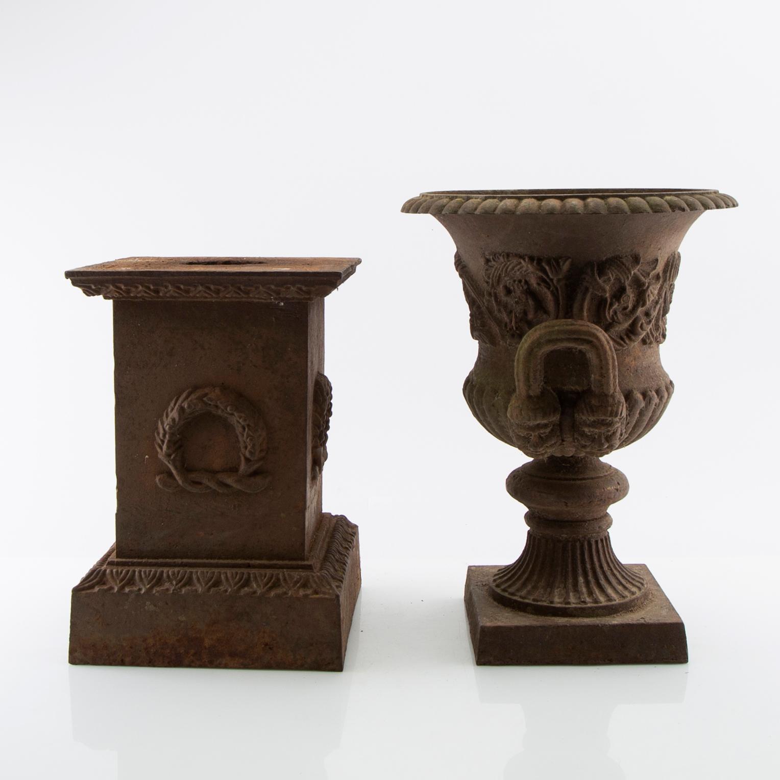 Garden urn with pedestal 20th century cast iron.