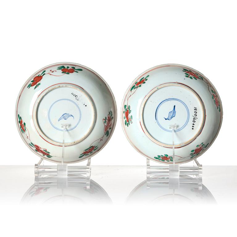 A pair of famille verte decorated dishes, Qing dynasty, Kangxi, 17th Century.