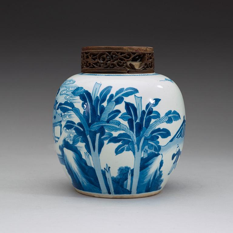 A blue and white jar, Qing dynasty, Kangxi (1662-1722).