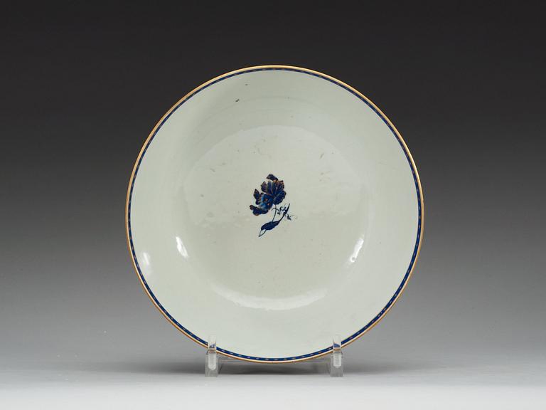 BÅLSKÅL, kompaniporslin. Qing dynastin, sent 1700-tal.