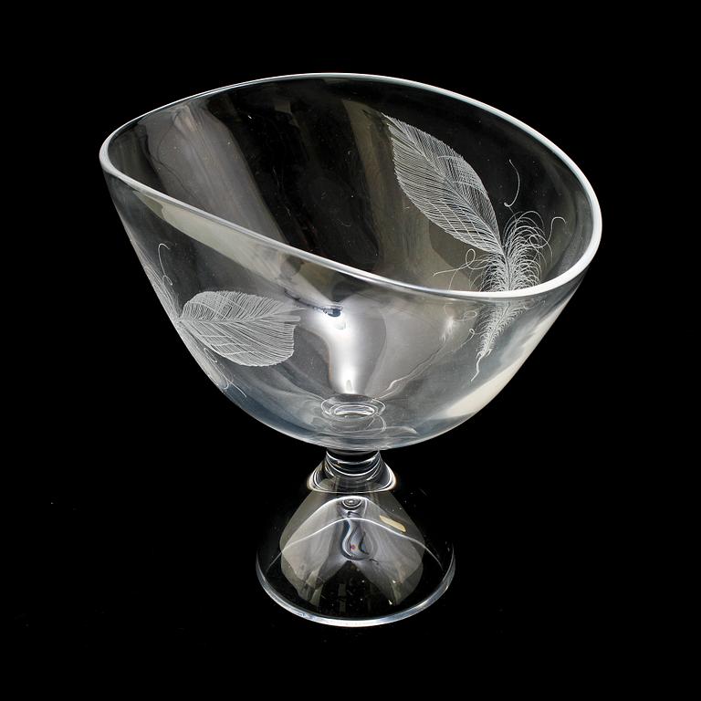 SKÅL PÅ FOT, glas, Vicke Lindstrand, Kosta, 1900-talets andra hälft.