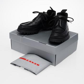 PRADA, SKOR, storlek 9.
