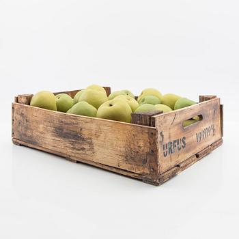 Ingrid Herrlin, Translation: "Box with green apples, stoneware".