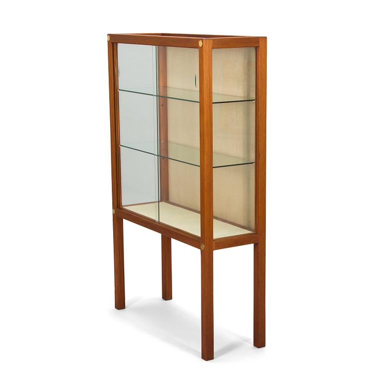 Carl Gustaf Hiort af Ornäs, A 1950s display cabinet, 'Näyttely-vitriini' for Huonekalu Mikko Nupponen Oy, Finland.