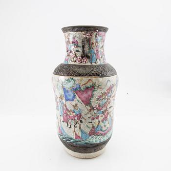 Vase China around 1900 porcelain.