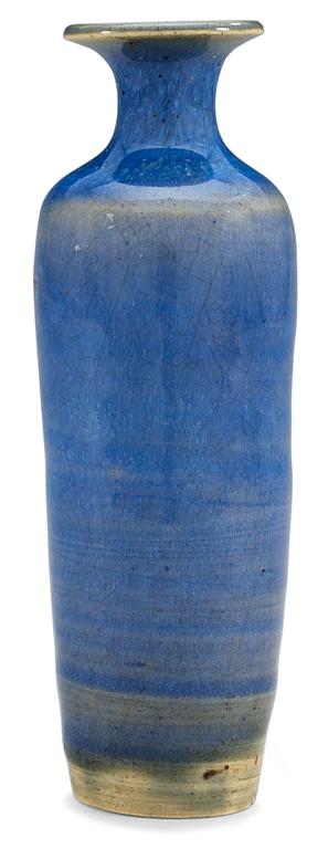 A blue glazed vase, Qing dynasty.
