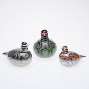 FIGURIINEJÄ, 3 kpl, lasia, signeerattu O.Toikka Nuutajärvi.