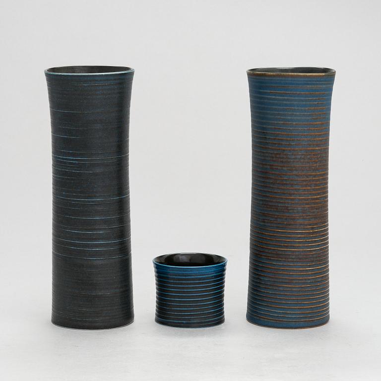 Annikki Hovisaari, A set of three ceramic "Runko" vases signed AH ARABIA.