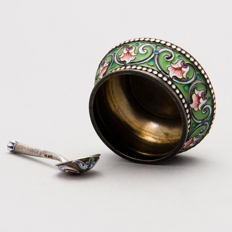 A Russian enamelled silver salt cellar and spoon, Moscow 1898-1917.