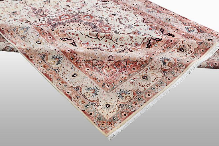 A carpet, Tabriz, part silk, 50 Raj, ca 340 x 253 cm.