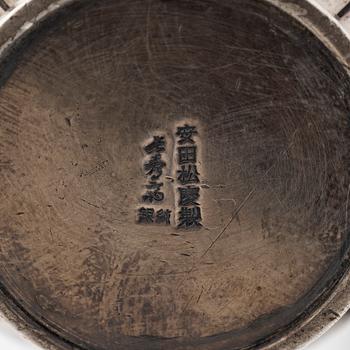 Hopeaesineitä, 3 kpl, hopea .950, Japani, joista kaksi noin v. 1900 ja yksi 1900-luvun alkupuolelta.