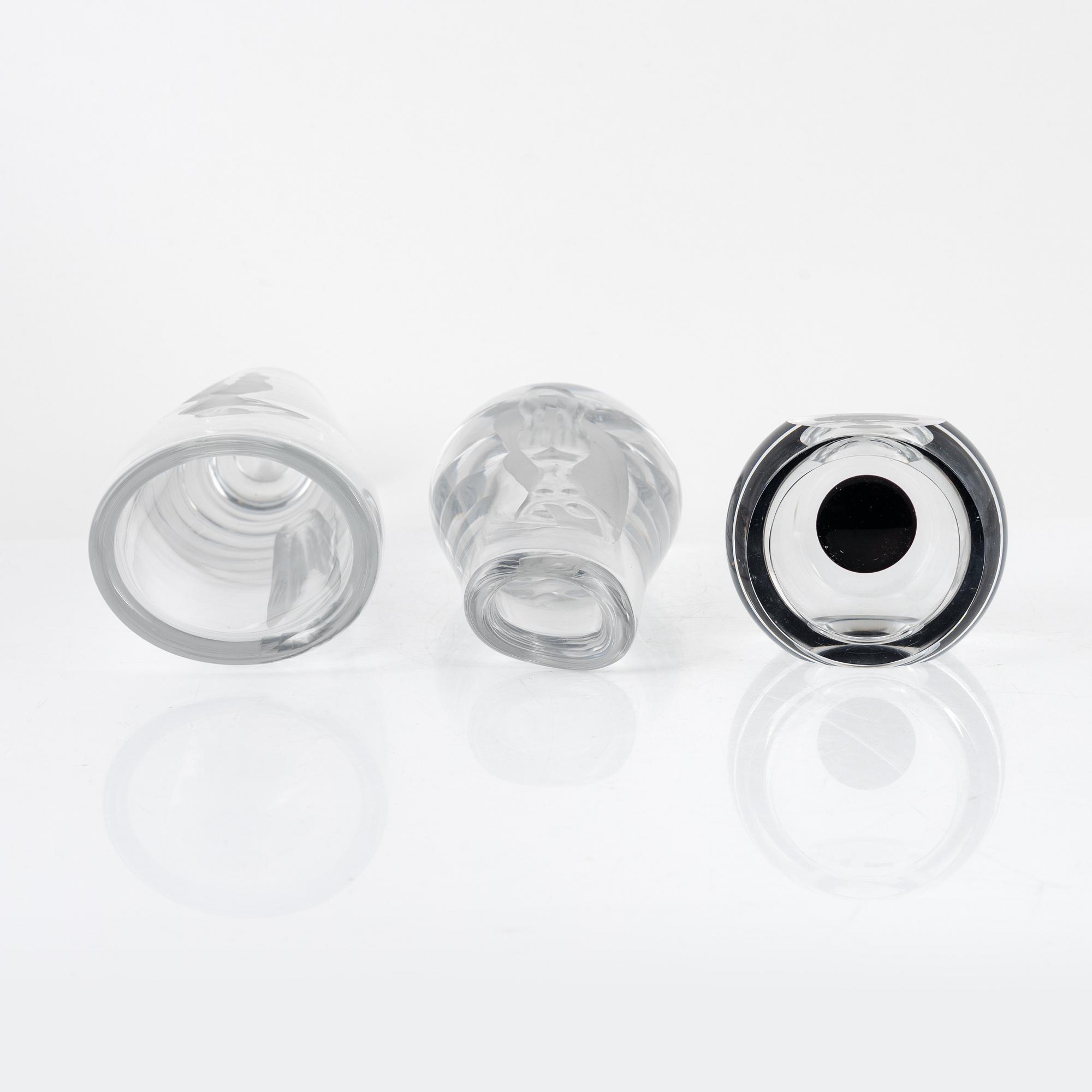 Vicke Lindstrand, a set of three vases, Kosta and Orrefors, Sweden.