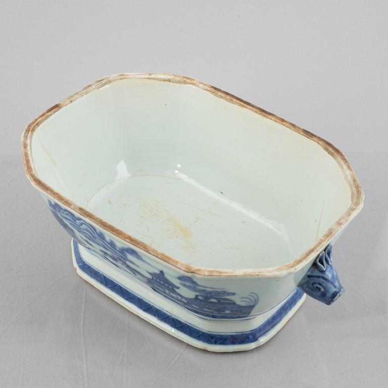 Six pieces of blue and white porcelain, China, Qing dynasty, 18th-19th century.