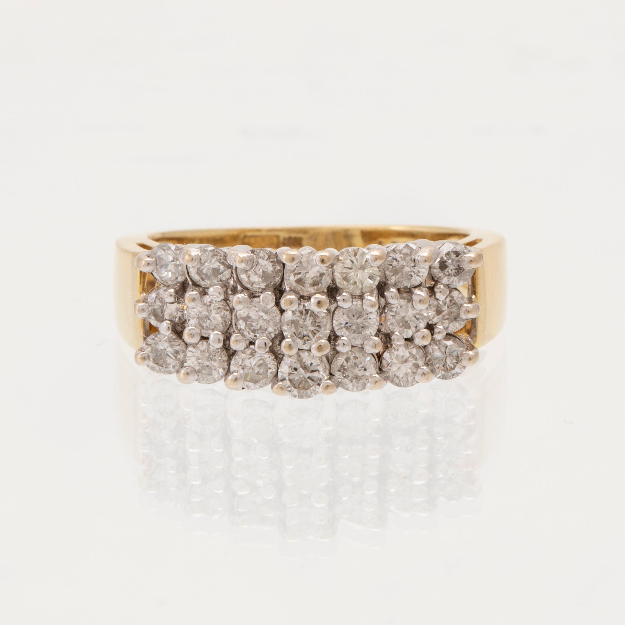 Ring 18K vitt och rött guld med runda briljantslipade diamanter.