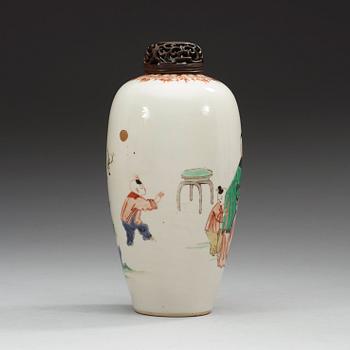 A famille verte vase, Qing dynasty, 18th Century.