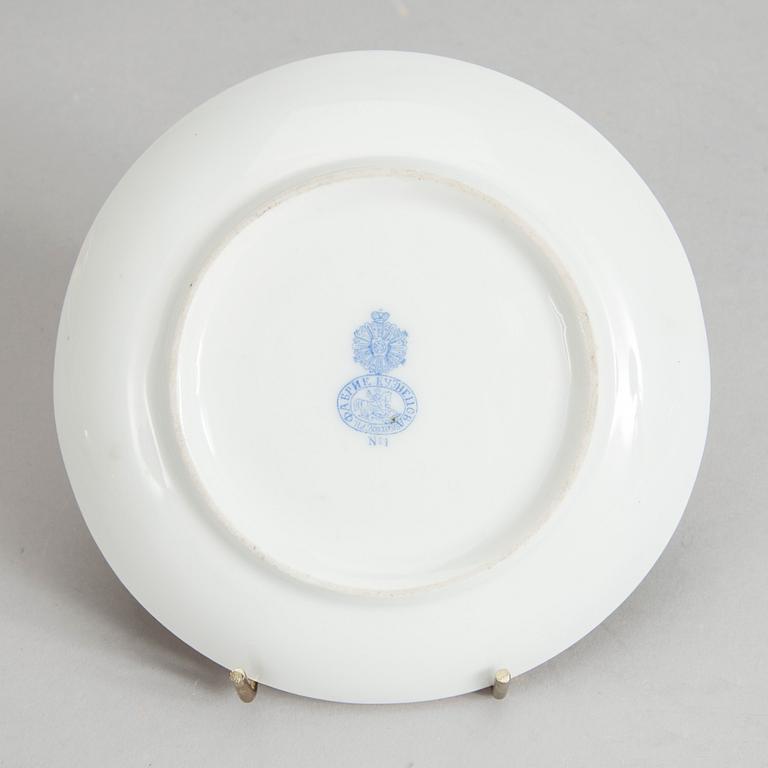 TEKOPPAR med FAT, 5 st, porslin, Kuznetsov, Ryssland 1890-1913.