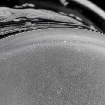 Edward Hald, An engraved Orrefors glass bowl with stand, first half of 20th Century.