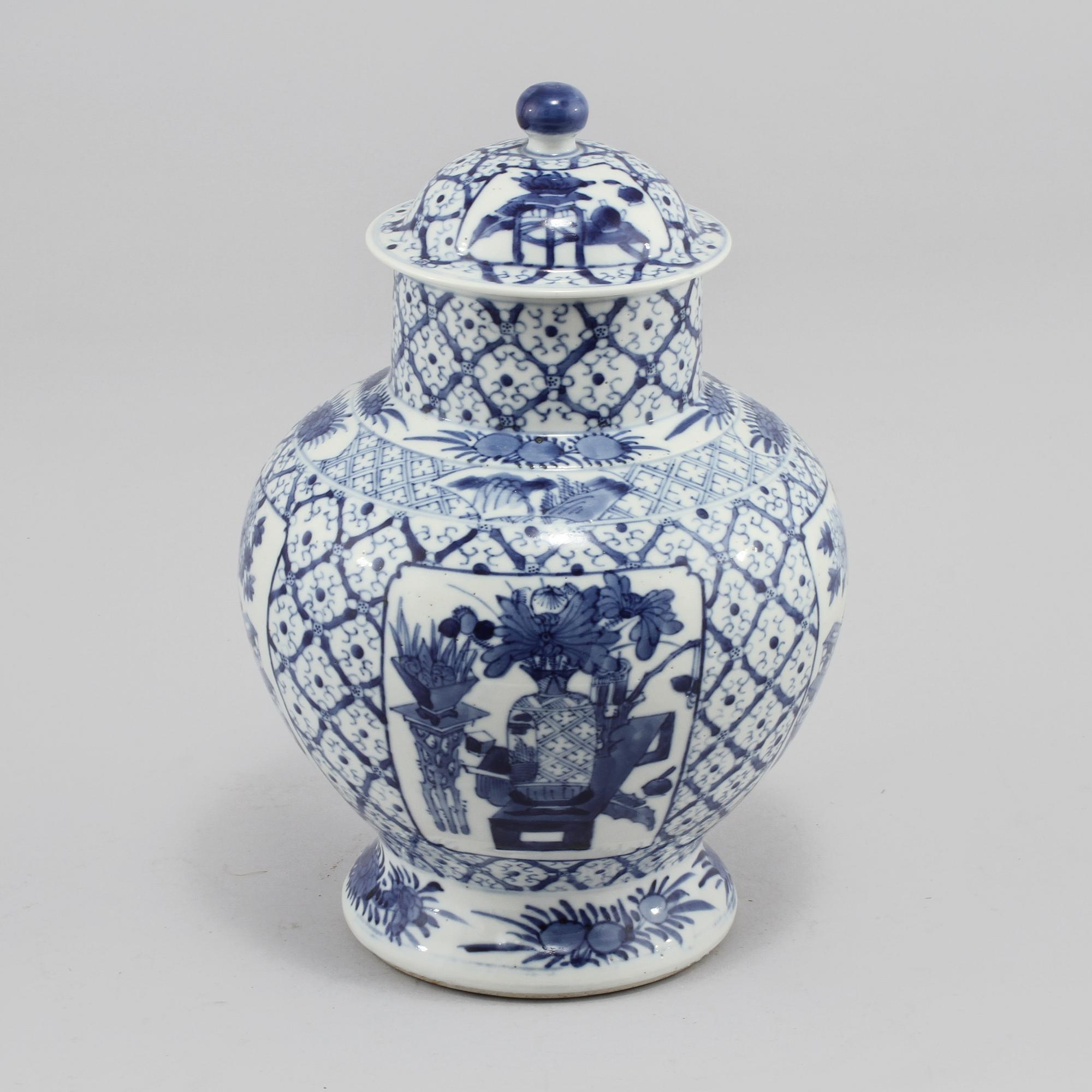 LOCKURNA, porslin, Kina, 1900-tal.