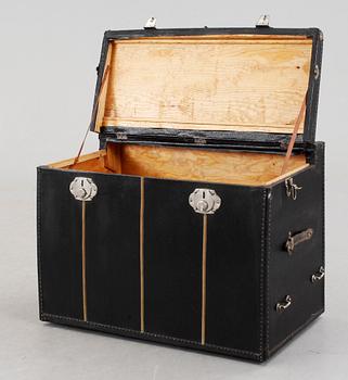 KOFFERT, 1900-talets första hälft.